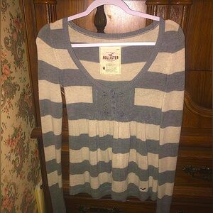 Hollister Women’s Sweater Size Medium
